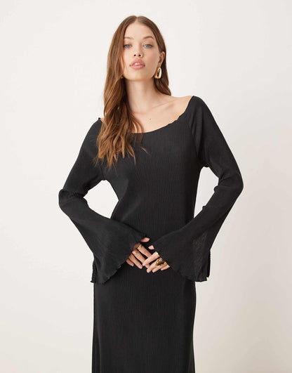Bell Sleeve Plisse Maxi Dress