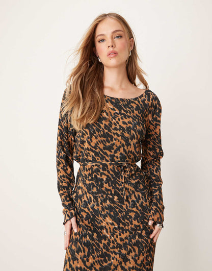 Plisse Belt Midi Dress