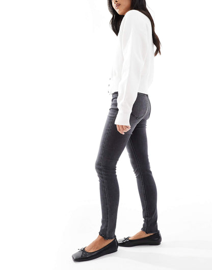 Petite Super Skinny Jeans