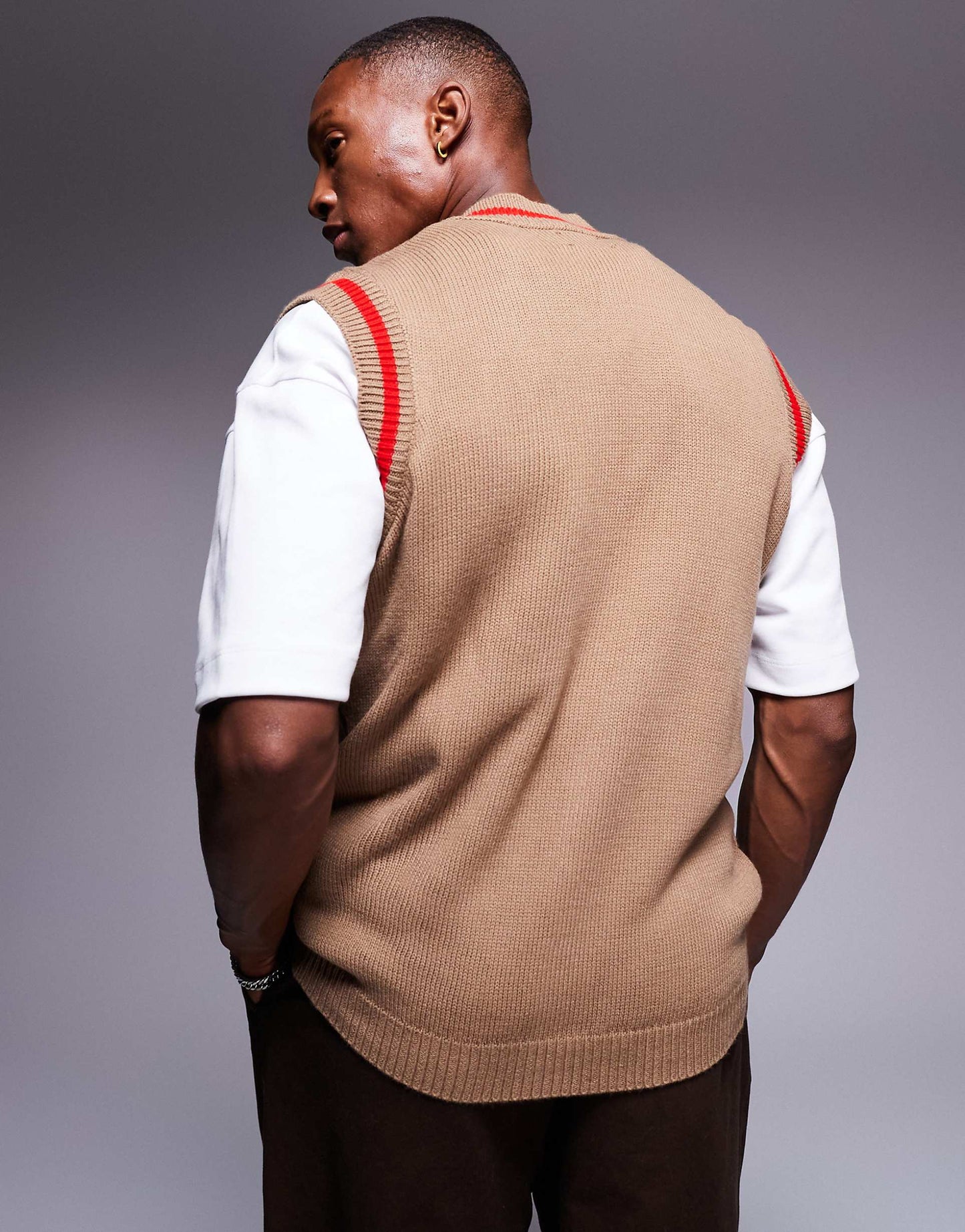 Knitted Sleeveless Cardigan With Chest Embroidery