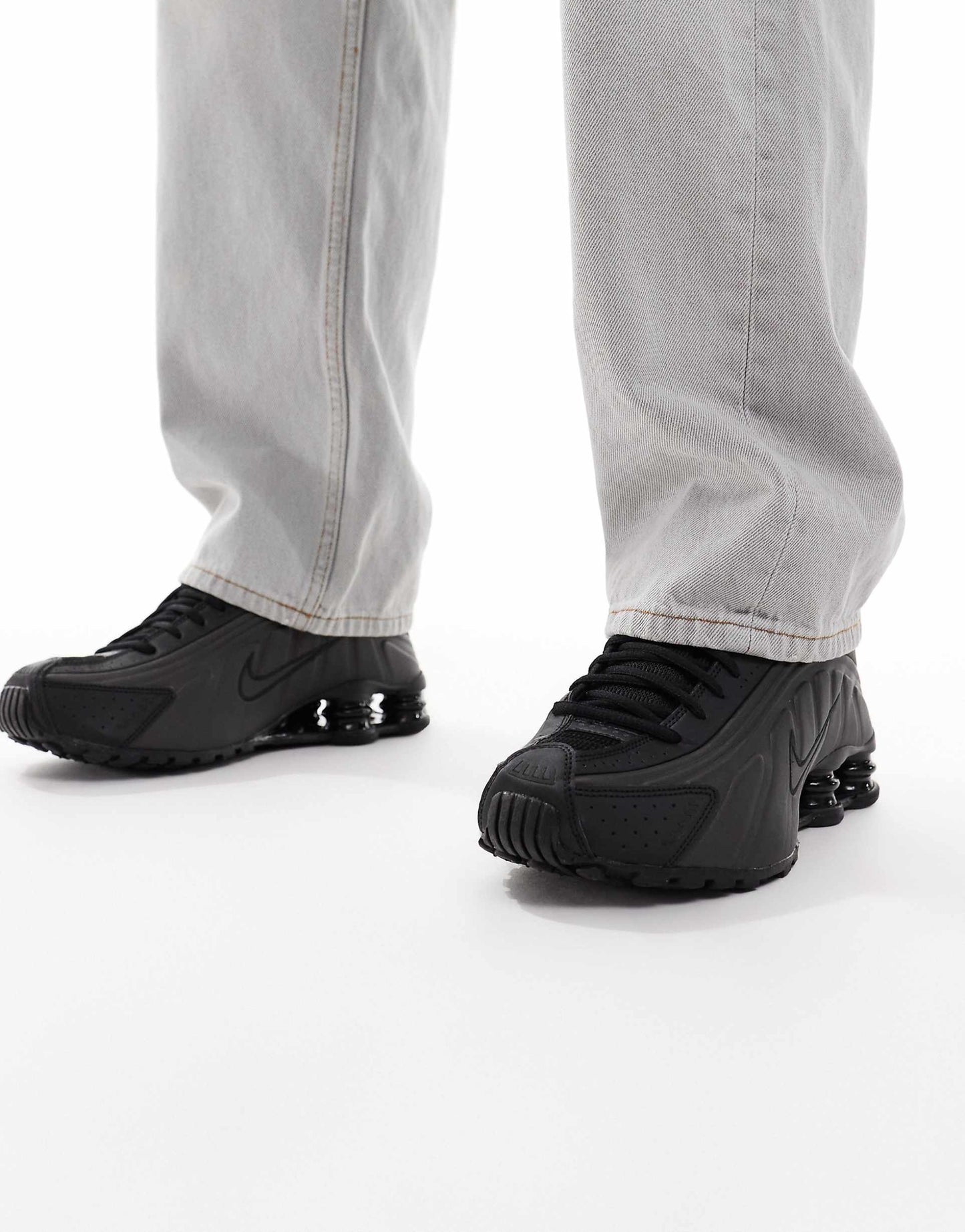 Shox R4 Trainers