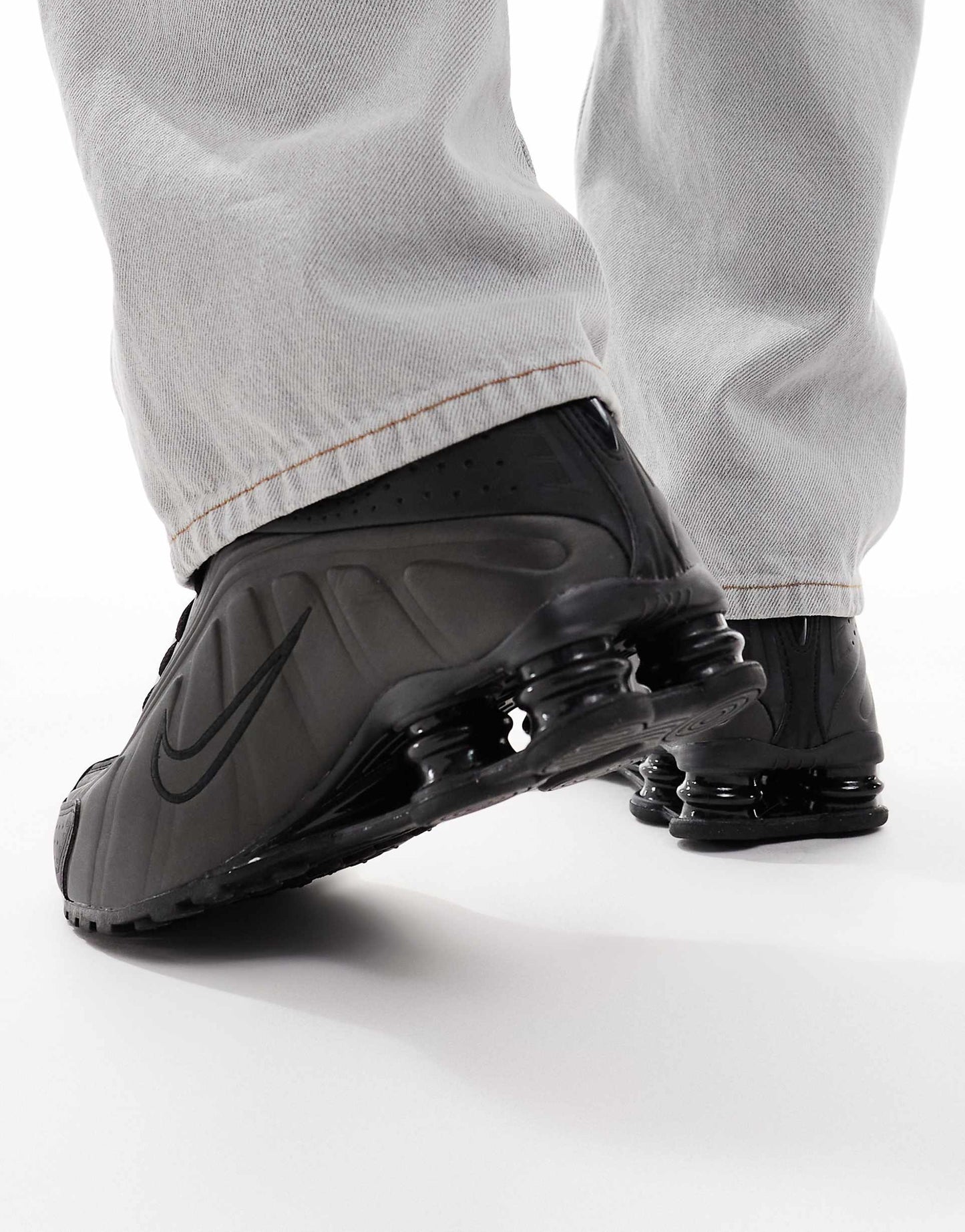 Shox R4 Trainers