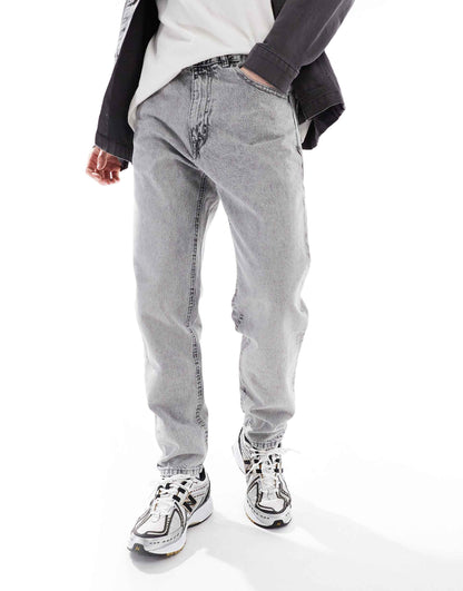 Standard Fit Jeans