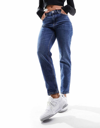 Relaxed Mom Jeans