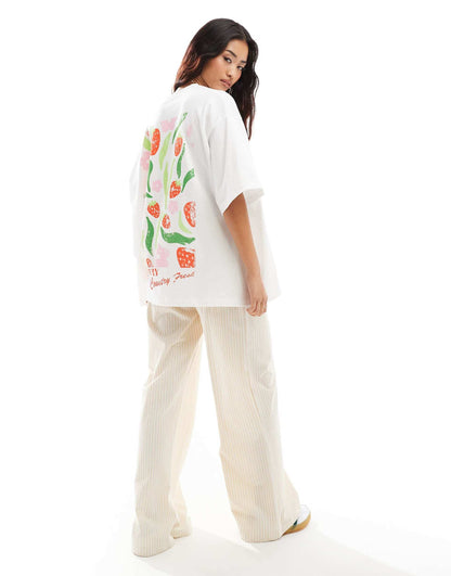 Oversized T-Shirt With Strawberry Flower Back Print
