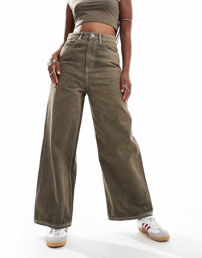 Barrel Leg Washed Jeans