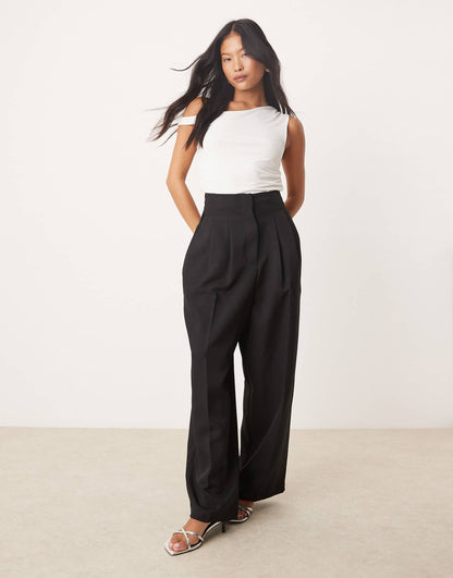 Petite Tailored Barrel Leg Trouser