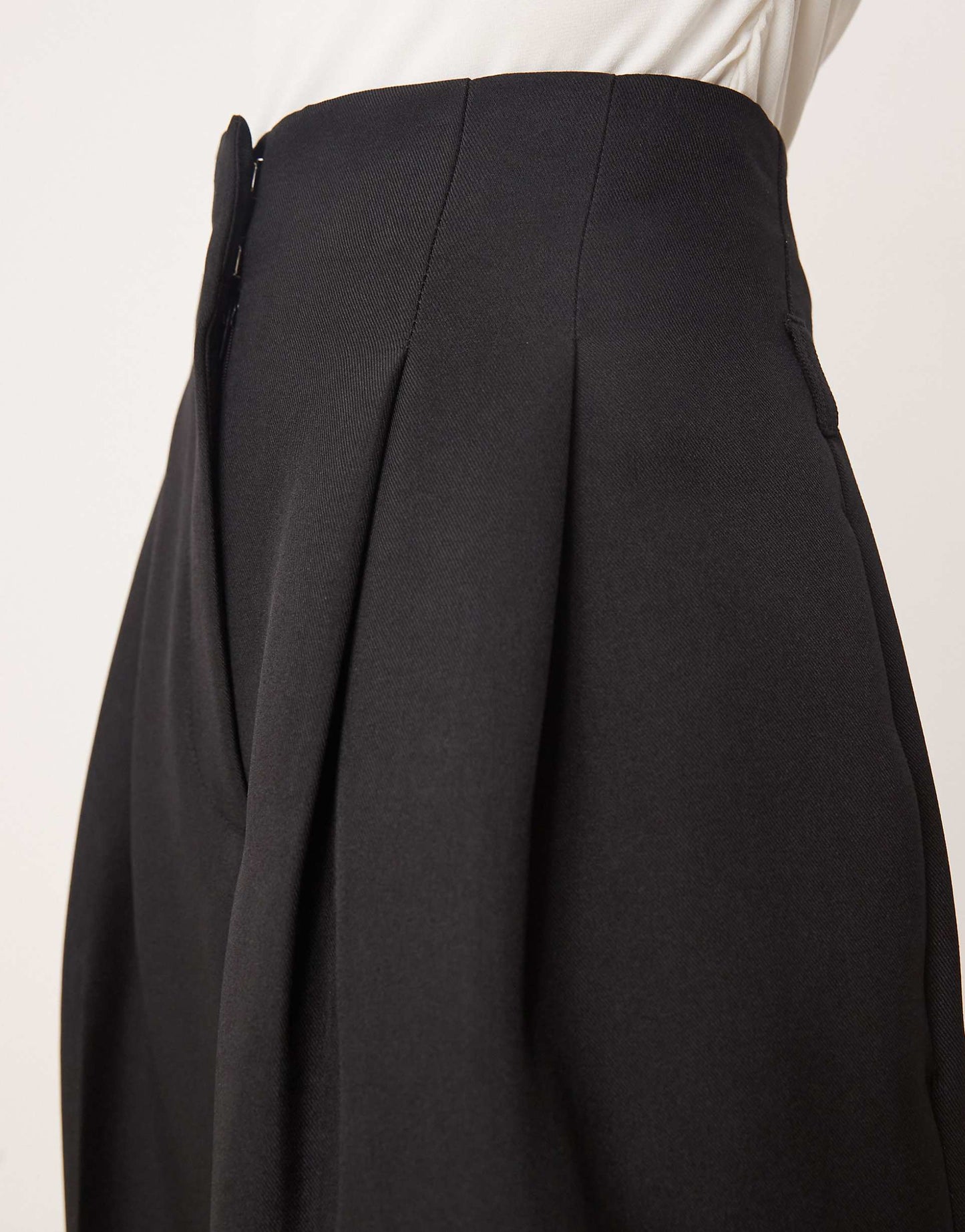 Petite Tailored Barrel Leg Trouser