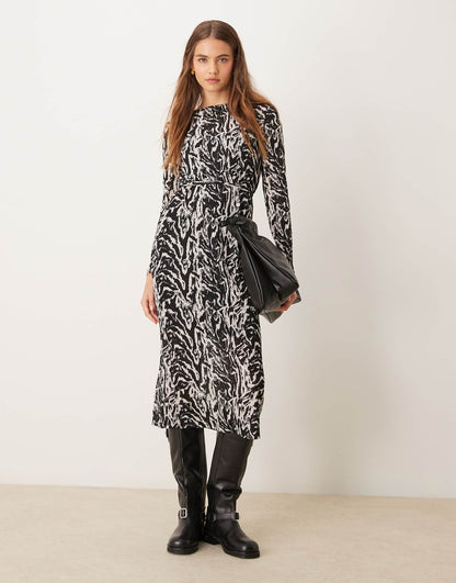 Plisse Boat Neck Midi Dress