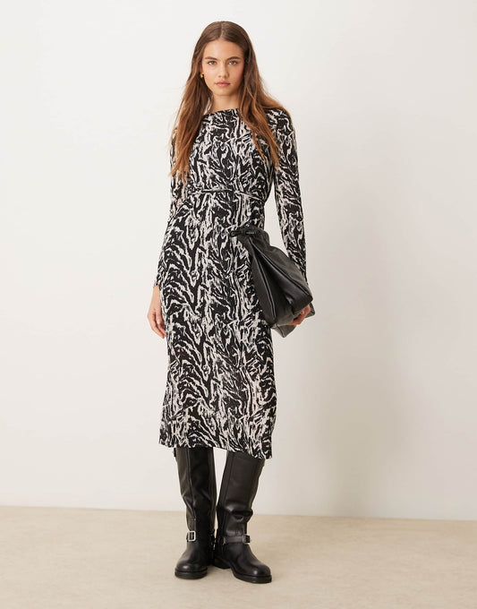 Plisse Boat Neck Midi Dress