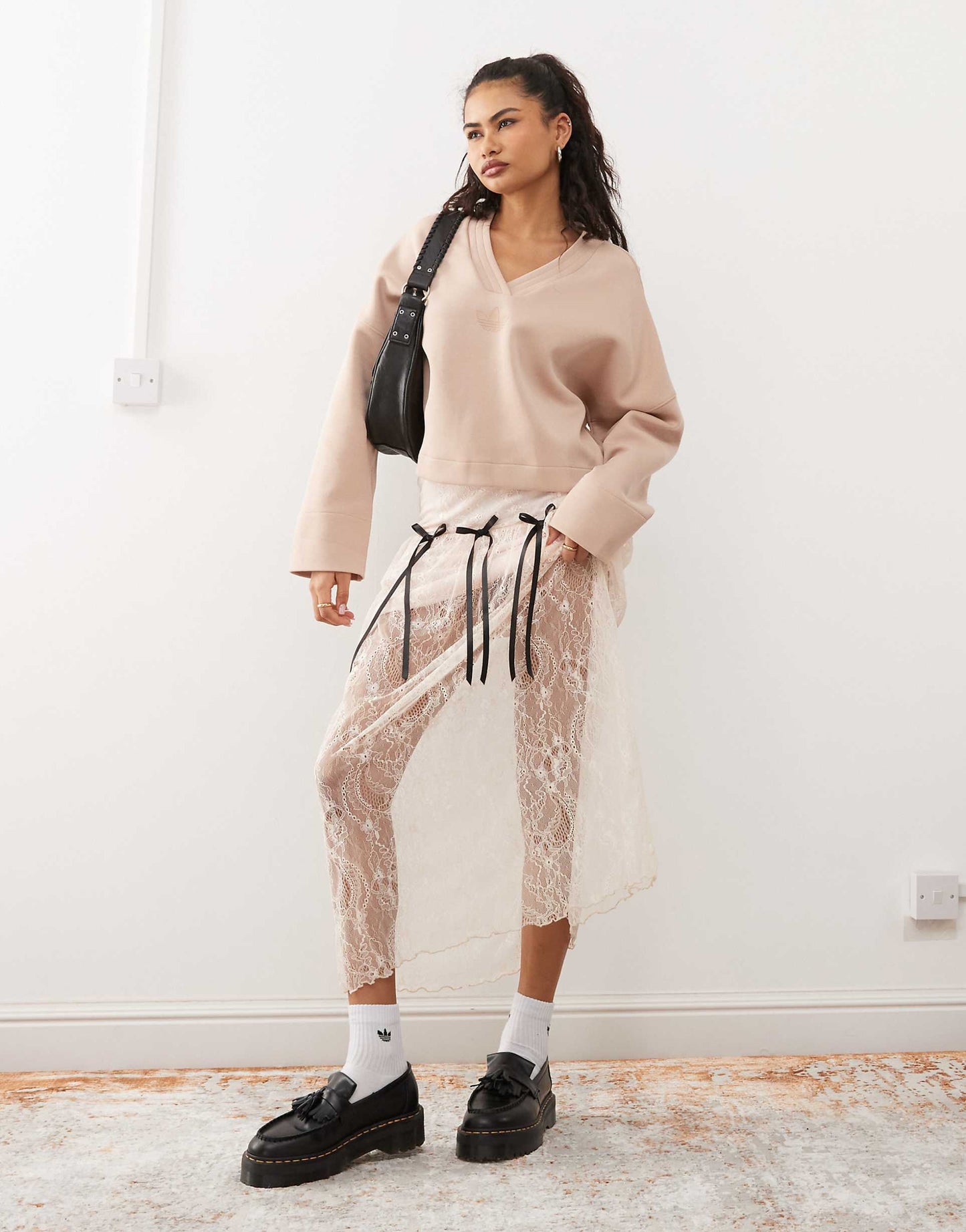Ballet V-Neck Sweat