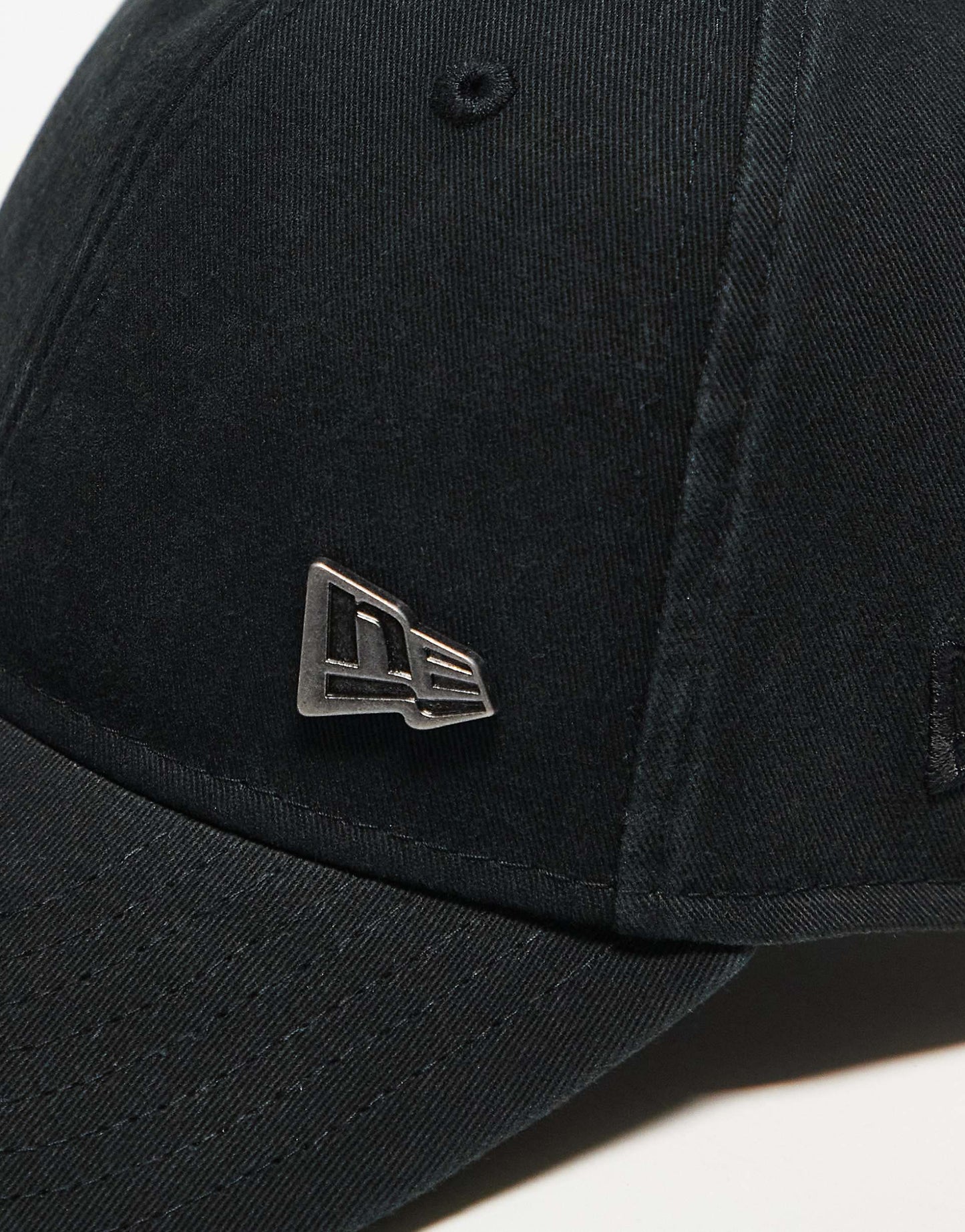 Pin Detail 9Forty Cap