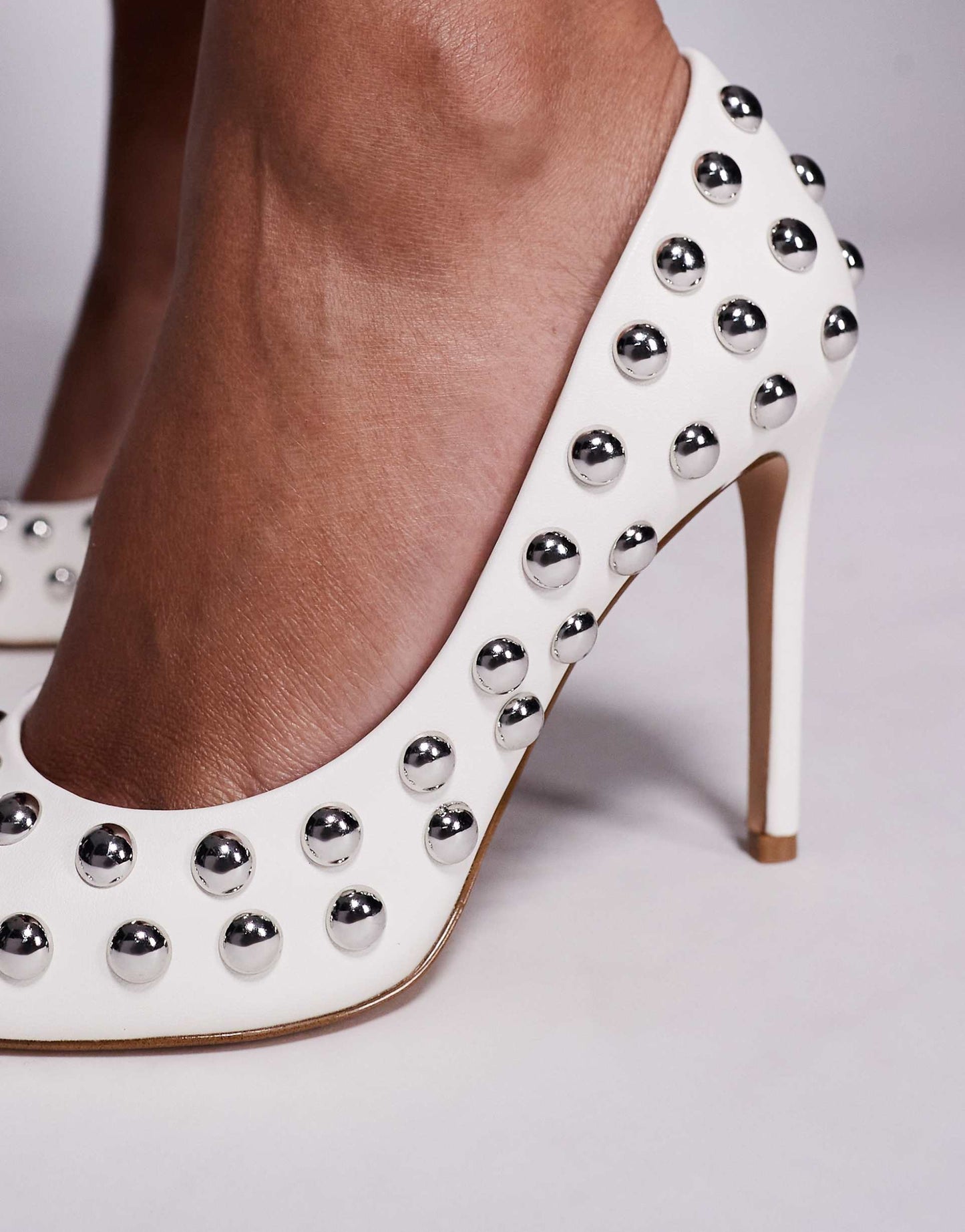 Thrives-S Pointed Court Shoes With Dome Studs