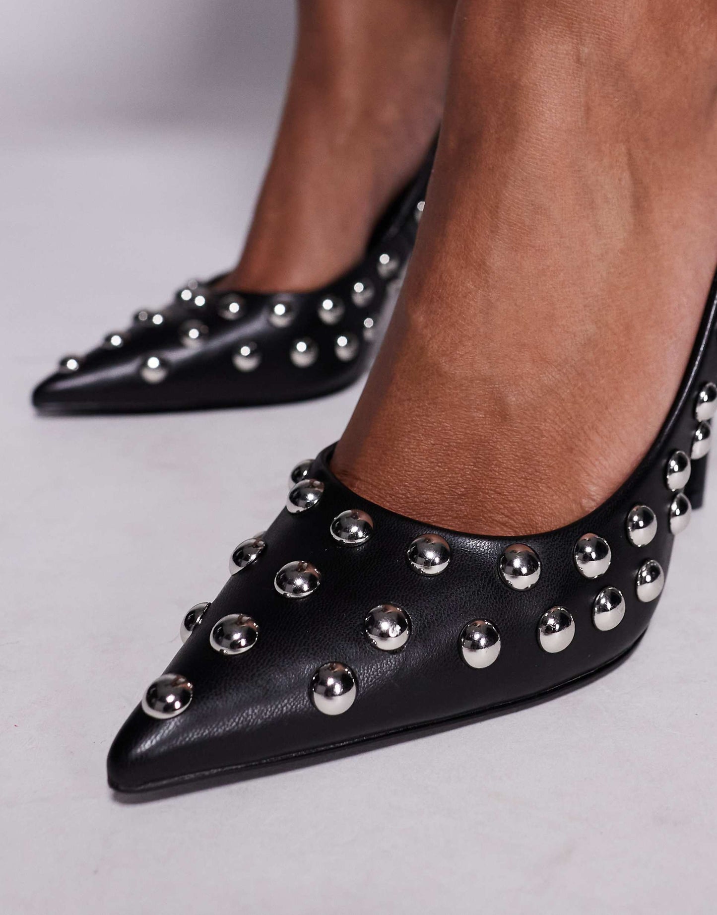 Thrives-S Pointed Court Shoes With Dome Studs