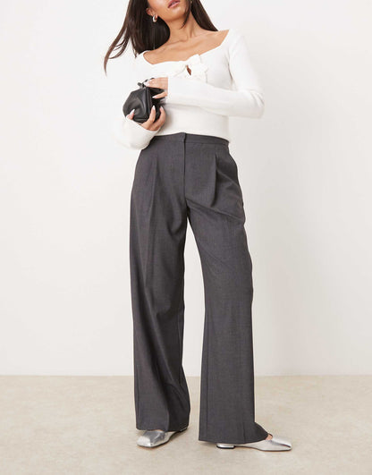 Pleat Front Relaxed Fit Trousers