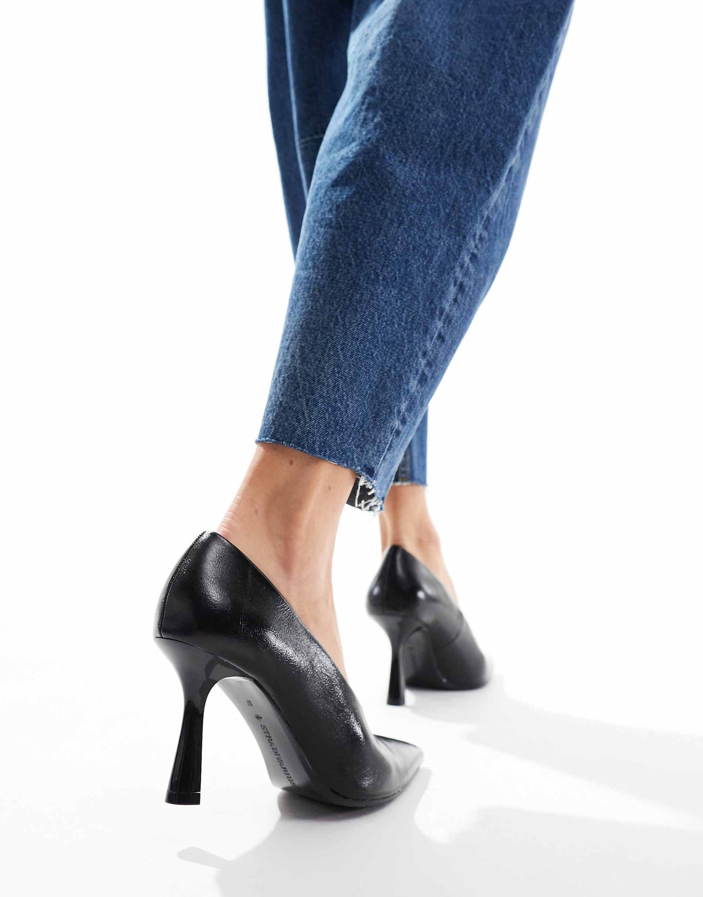 Heeled Court Shoe