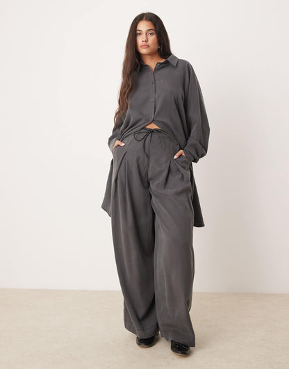 Pleated Wide Leg Trousers With Tie