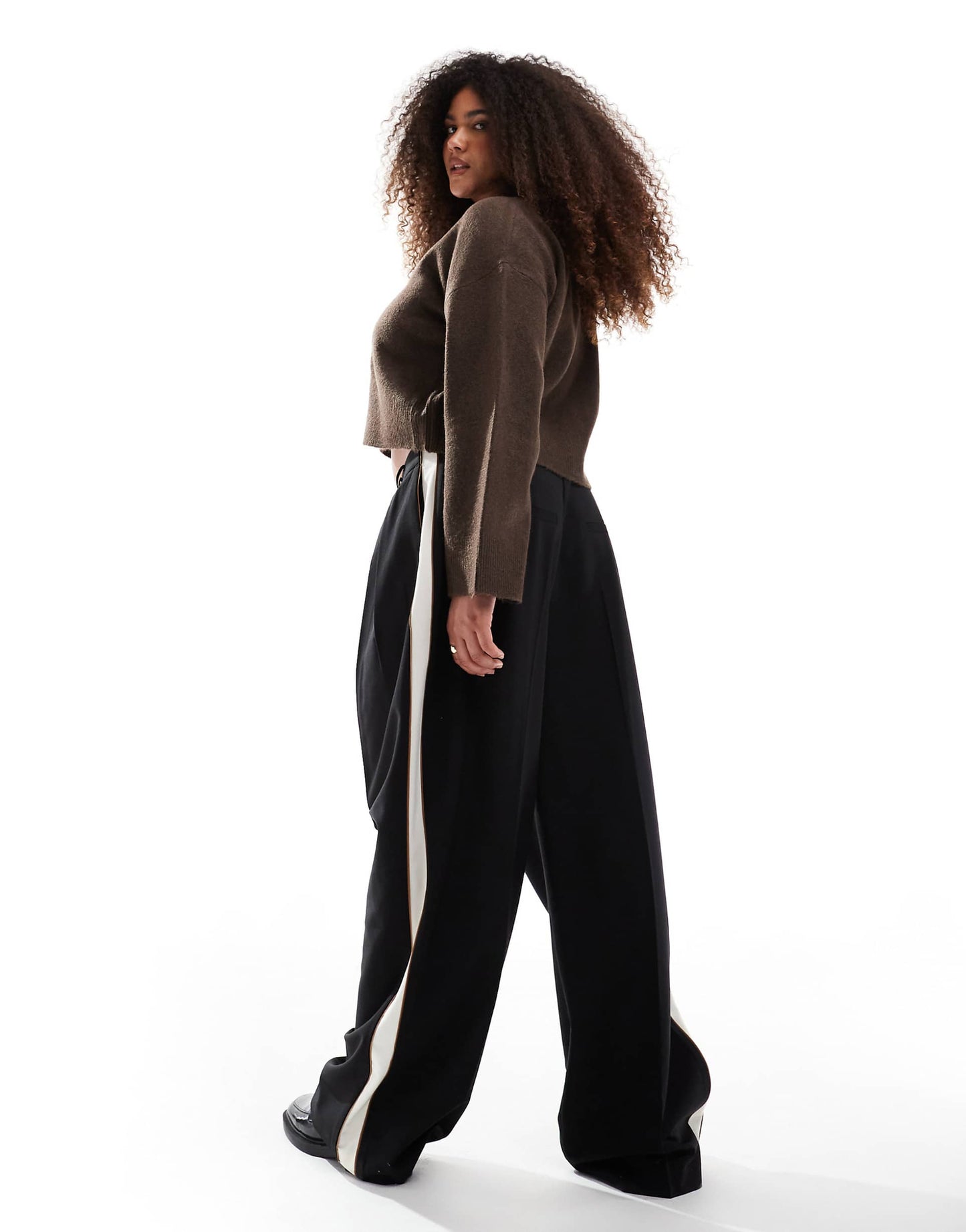 Curve Tailored Relaxed Trousers With Contrast Piping