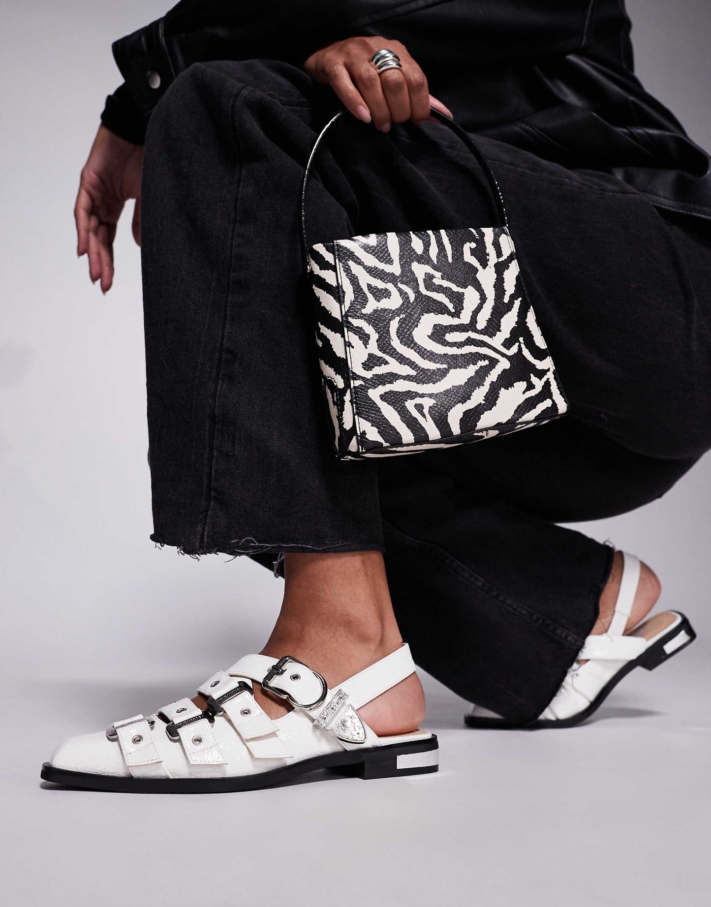 Gari Buckle Shoe