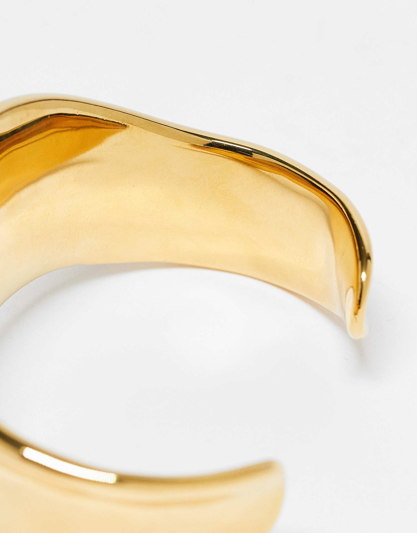 Z Stainless Steel Gold Plated Molten Cuff