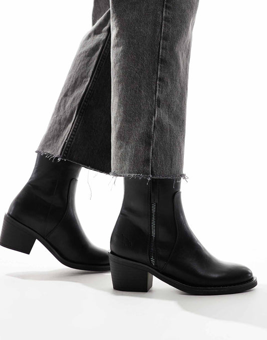 Yonder Ankle Boots