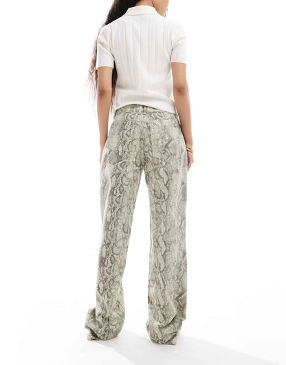 Petite Wide Leg Jean