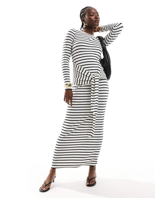 Knitted Long Sleeve Tie Front Maxi Dress