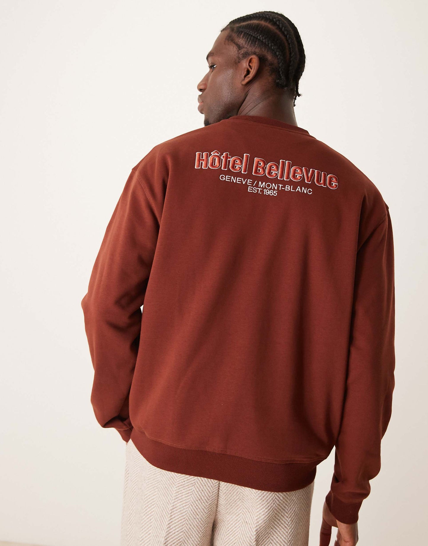 Graphic Roundneck Sweatshirt
