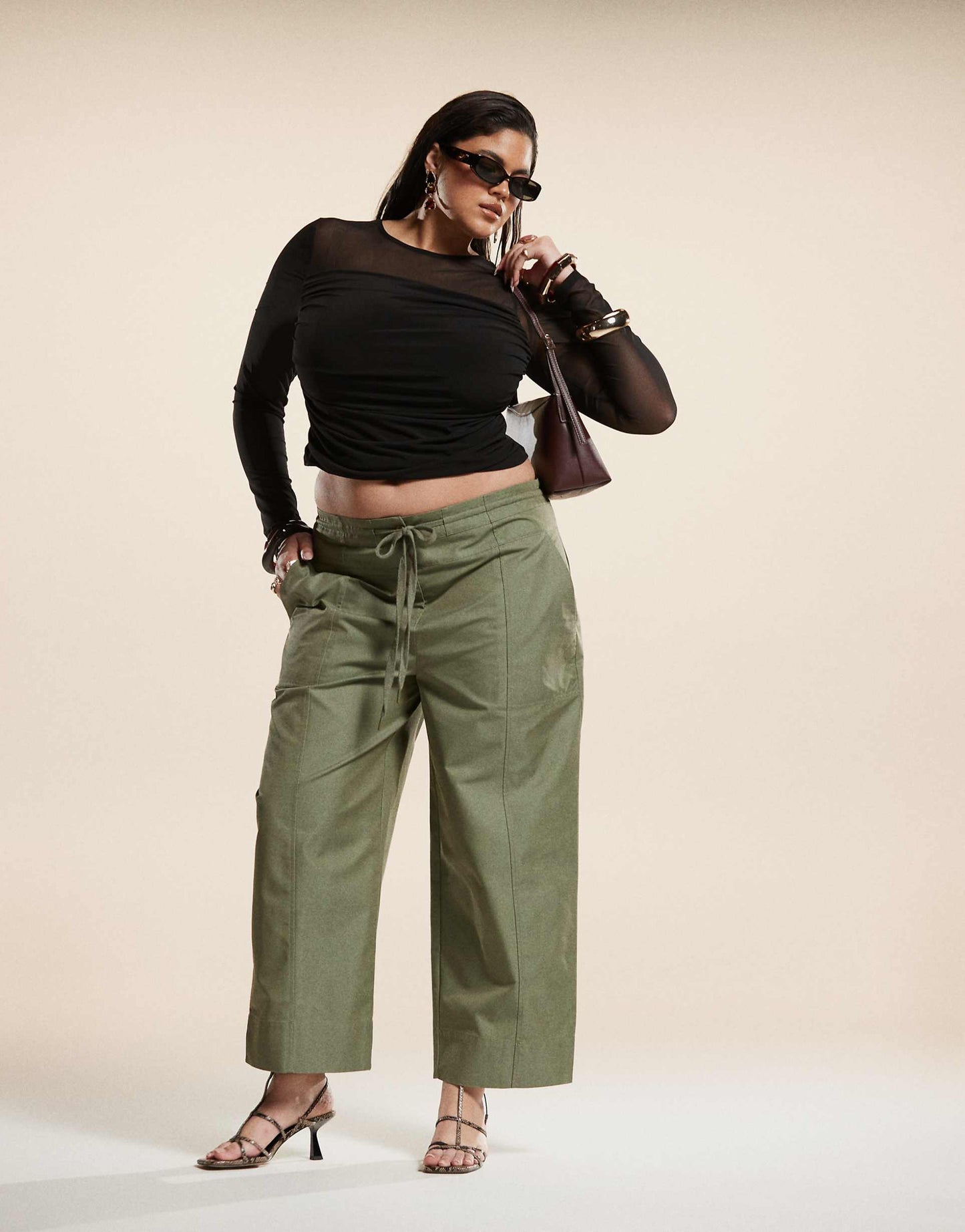 Curve Barrel Trousers With Seam Detail