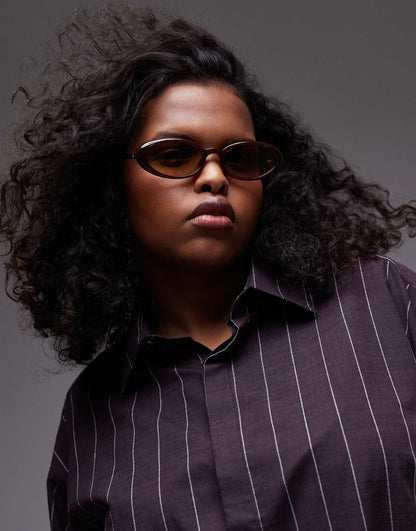 Magnifique Oval Sunglasses With Gold Detail