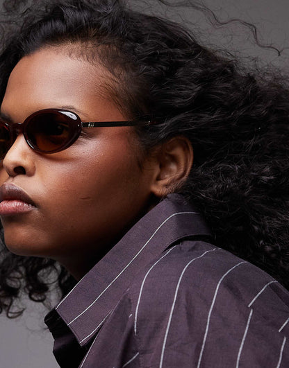 Magnifique Oval Sunglasses With Gold Detail