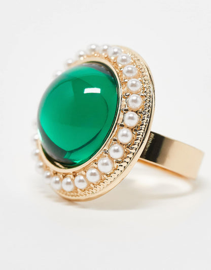 Oversized Ring With Pearl Outer