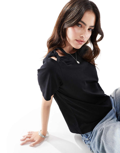 Mini Knot Tee In Black