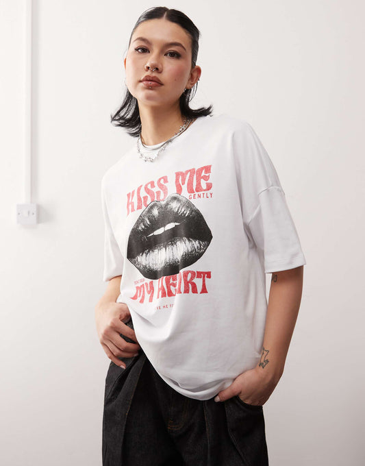 Oversize T-Shirt With Kiss Me Print