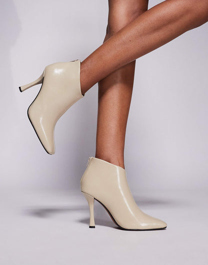 Slanted Clean Heeled Boot