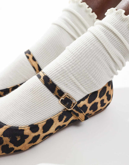 Iris Ballet Shoe With Bow