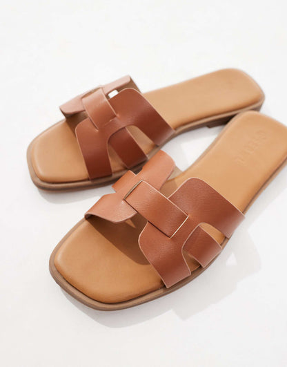 Stork Flat Sandals