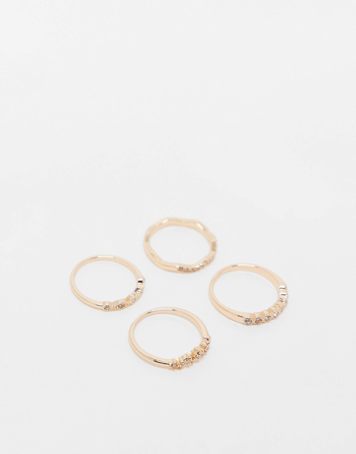 Pack Of 4 Rings With Delicate Crystal Detail