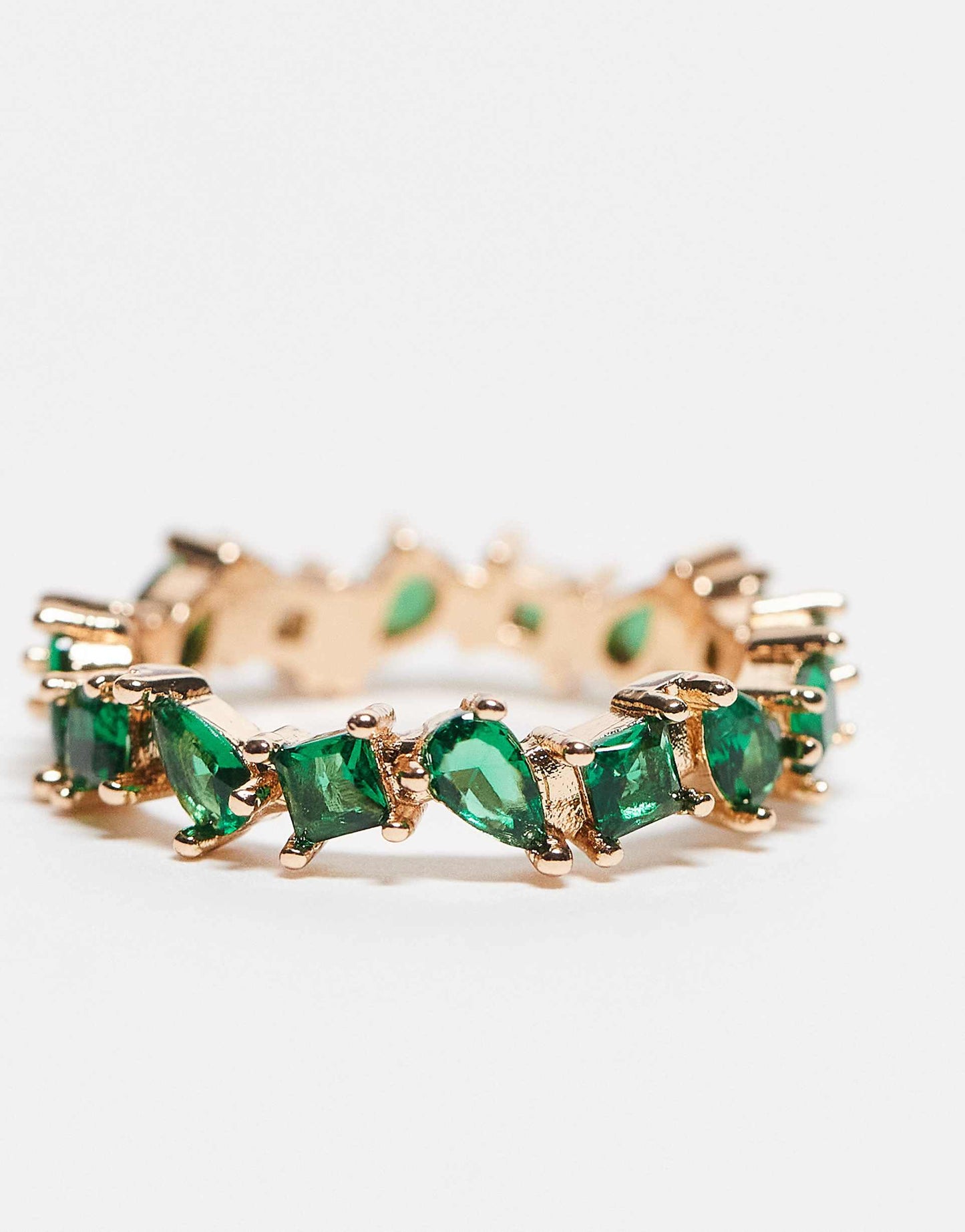 Curve Ring With Mixed Shape Emerald Crystal