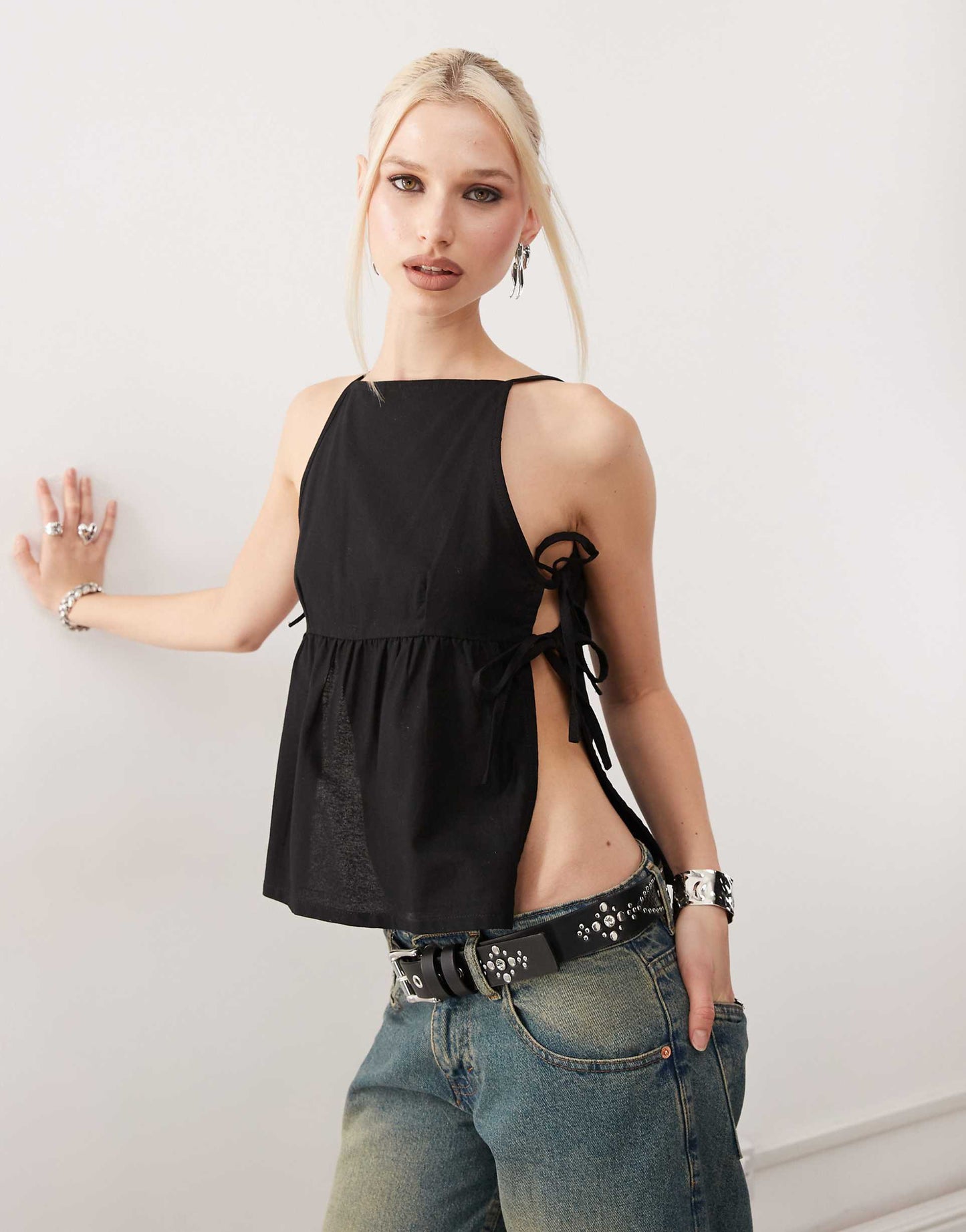 Palsi Tie-Side Sleeveless Top