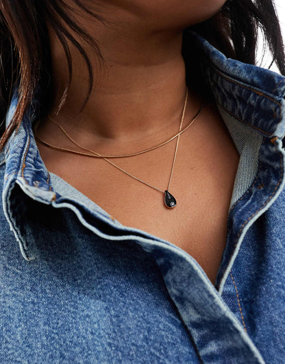 Curve Multirow Necklace With Black Enamel Charm Pendant