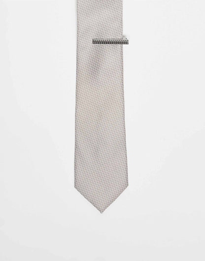 Plain Tie With Tie Bar