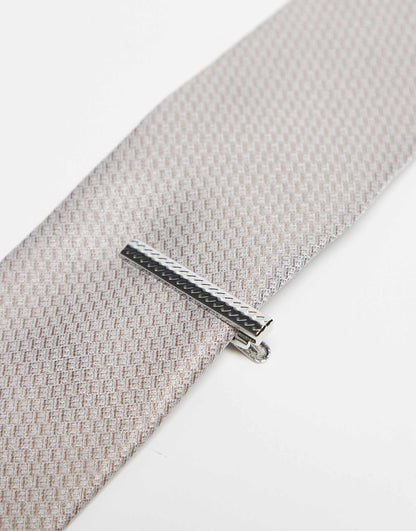 Plain Tie With Tie Bar