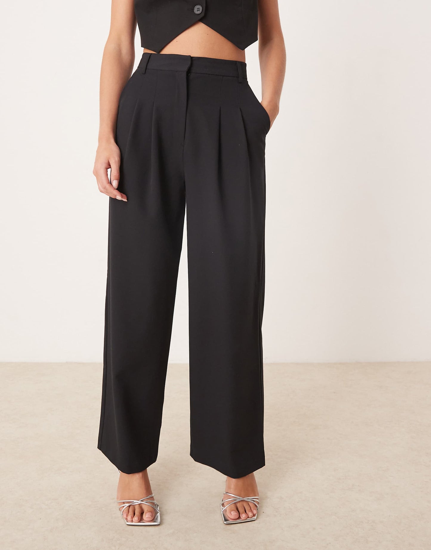 Petite Essential Wide Leg Trouser