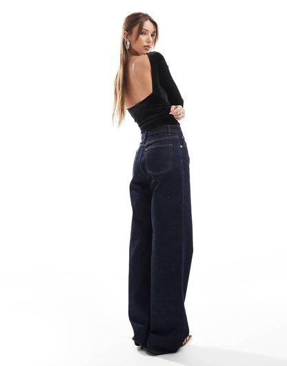 Long Sleeved Velvet Body