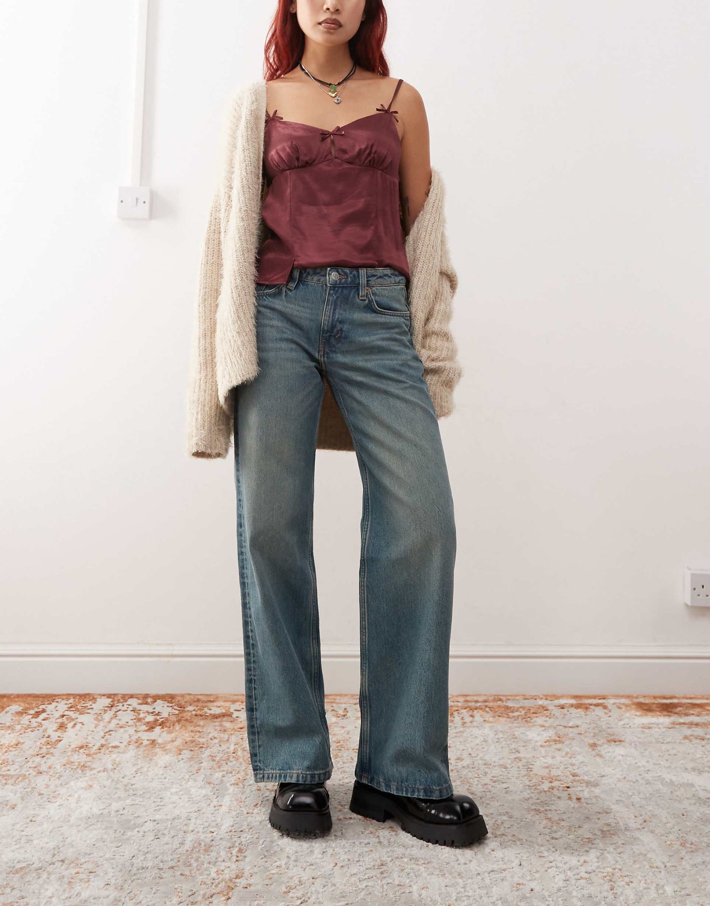 Imoo Low Waisted Wide Fit Jeans