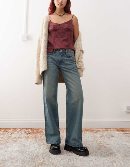 Imoo Low Waisted Wide Fit Jeans