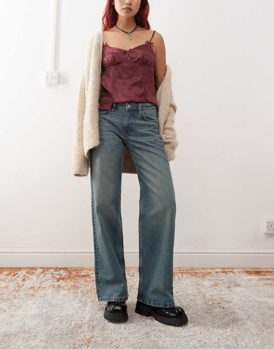 Imoo Low Waisted Wide Fit Jeans