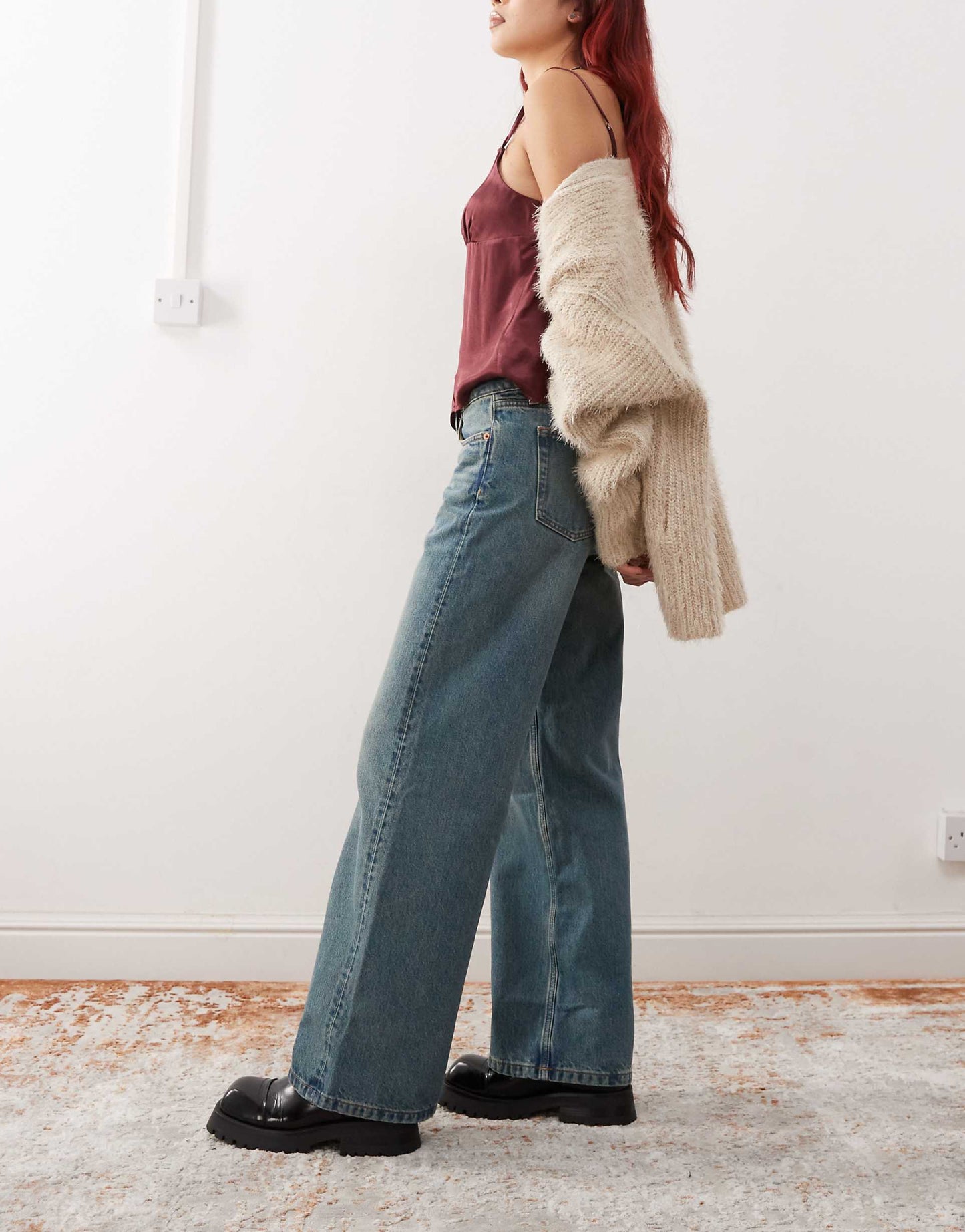 Imoo Low Waisted Wide Fit Jeans