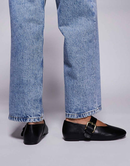 Buckle Detail Ballet Flats